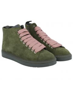 Sneaker alta in camoscio verde con lacci rosa