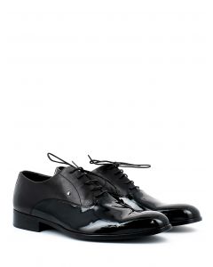 Elegant shoe in black leather and patent leather